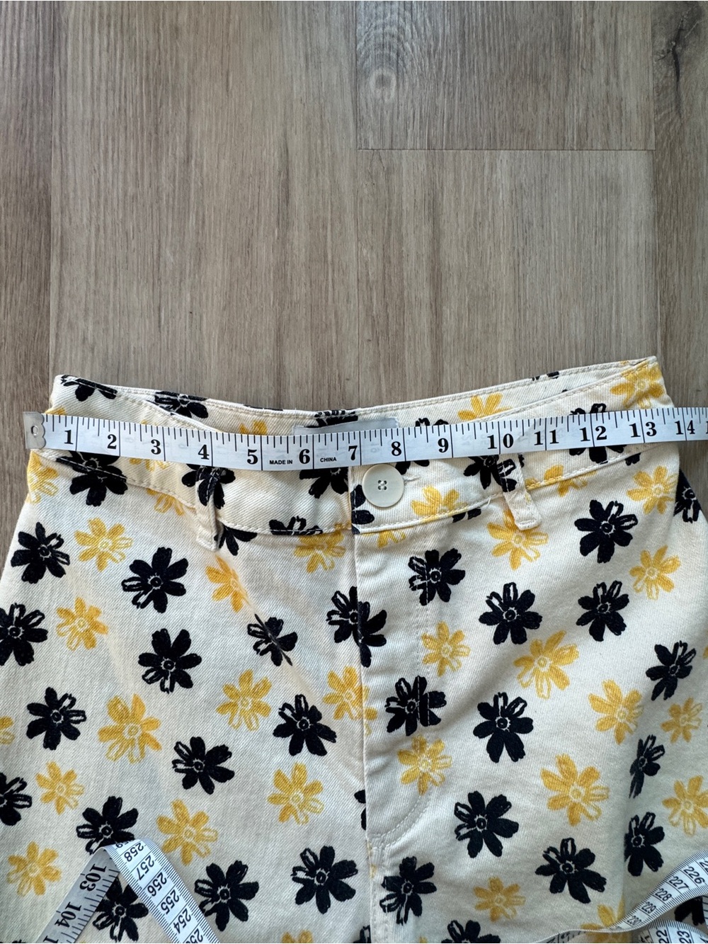 Zara The Marine Straight Jean in Daisy Print Size 8 - Picture 5 of 10